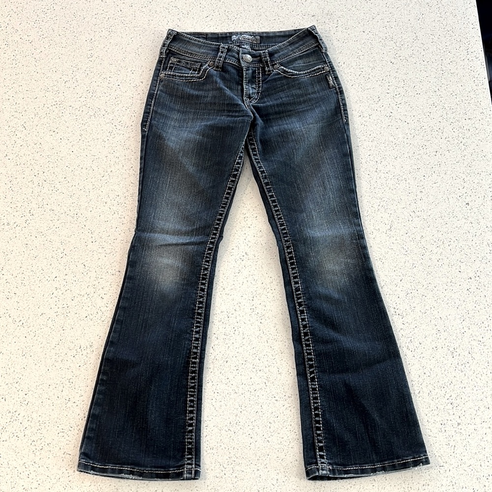 Silver Jean Co. Women’s Suki Surplus. Size 25w x 30l. Dark Blue Denim